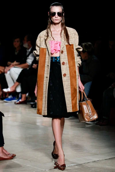 Look 10